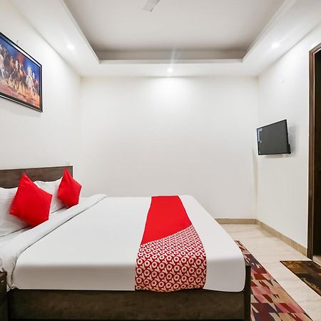 Hotel O Premium Rooms Chhatarpur Nueva Delhi Exterior foto