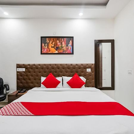 Hotel O Premium Rooms Chhatarpur Nueva Delhi Exterior foto