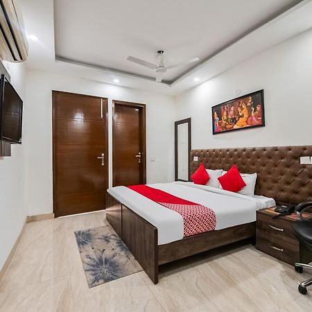 Hotel O Premium Rooms Chhatarpur Nueva Delhi Exterior foto