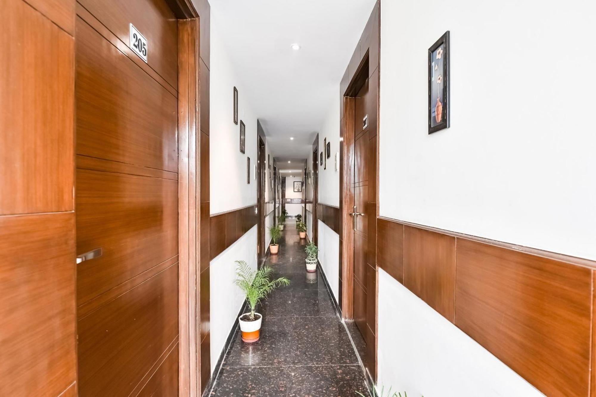Hotel O Premium Rooms Chhatarpur Nueva Delhi Exterior foto