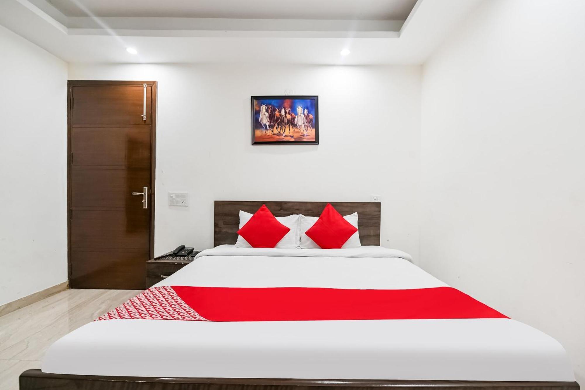 Hotel O Premium Rooms Chhatarpur Nueva Delhi Exterior foto